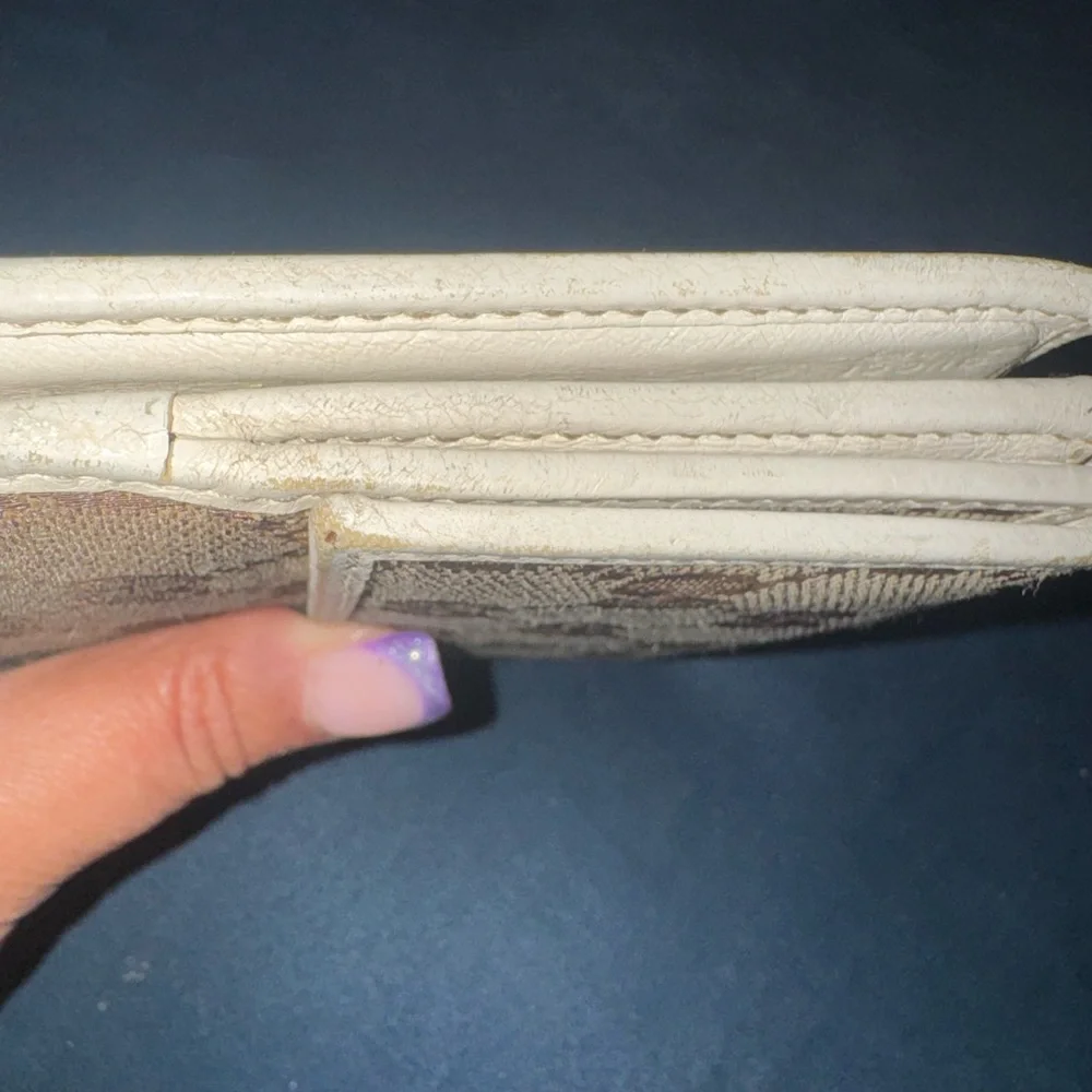 GUCCI GG Bifold Canvas Wallet - Picture 10 of 13